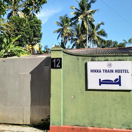 Hikka Train Hostel@ Surf Beach Hikkaduwa Exterior foto